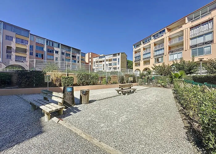 T1 Familial Avec Terrasse, Piscine, A 6 Min A Pied Et Aqualand A 2 Min Agde
