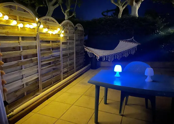 Lägenhet T1 Familial Avec Terrasse, Piscine, A 6 Min A Pied Et Aqualand A 2 Min